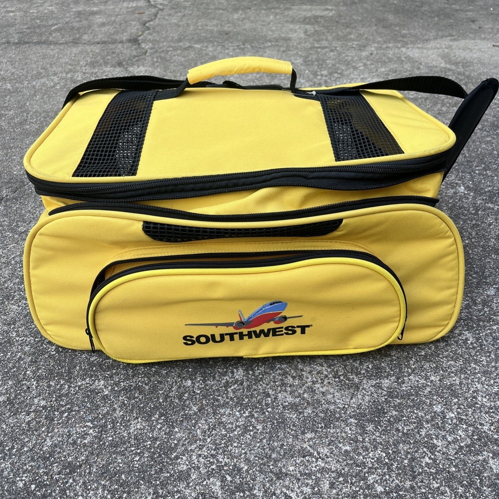 Southwest Airline Approved Pet carrier Large 18 X 13.5 X 10 Vented‎ & Expandable